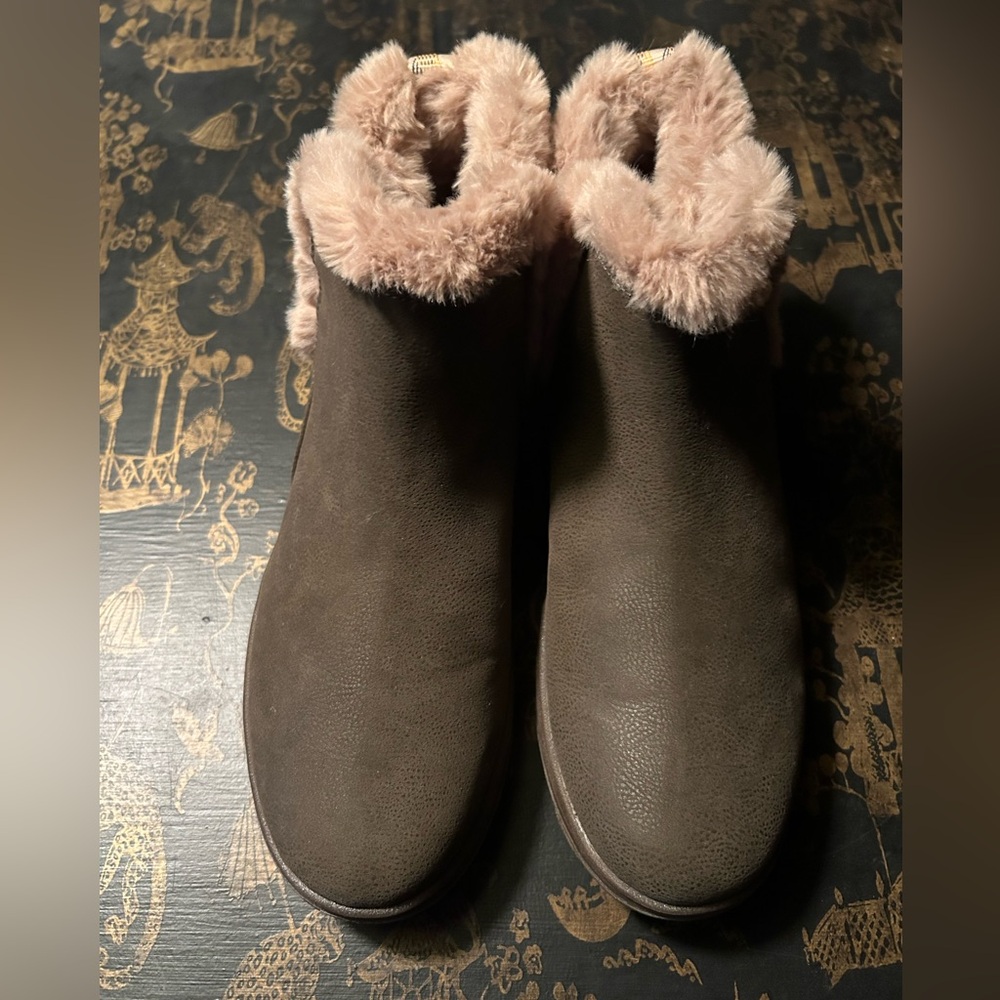 Clarks Cloudstepper Faux Fur Slip-on Olive Boots NEW Size 11